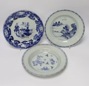 Three 18th century Chinese blue and white plates, 23cm in diameter