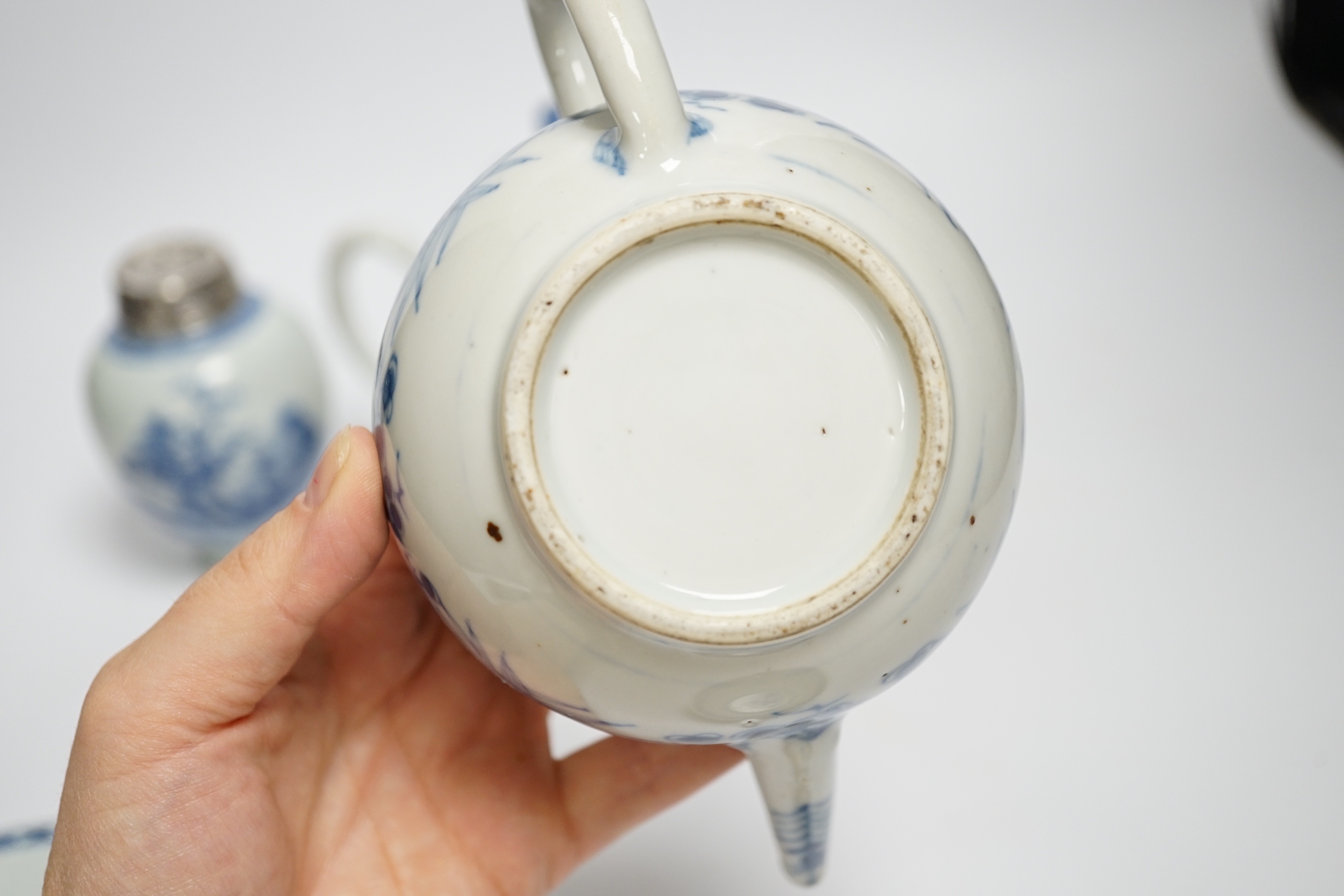 18th / 19th century Chinese export porcelain: two teapots, a tea canister, a plate and a teabowl, - Image 7 of 9