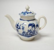 An 18th century Worcester or Lowestoft toy teapot, 10cm