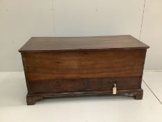 An early 19th century oak mule chest, width 123cm, depth 52cm, height 60cm