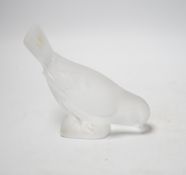 A modern Lalique frosted glass model of a bird, 10cm tall