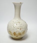 An 18th/19th century Syrian fritware bottle vase, 24.5cm