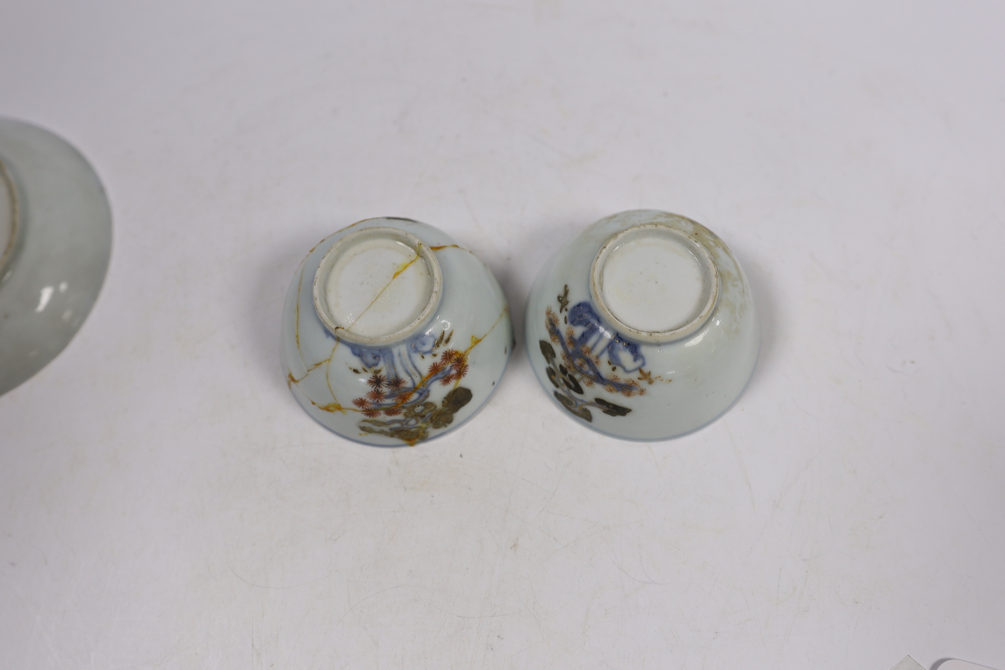 Two Chinese Nanking Cargo teabowls and saucers, Qianlong period - Image 5 of 5