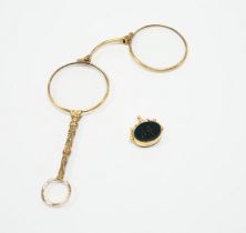 A George V 9ct gold mounted carnelian and bloodstone set spinning fob, width 21mm, together with a
