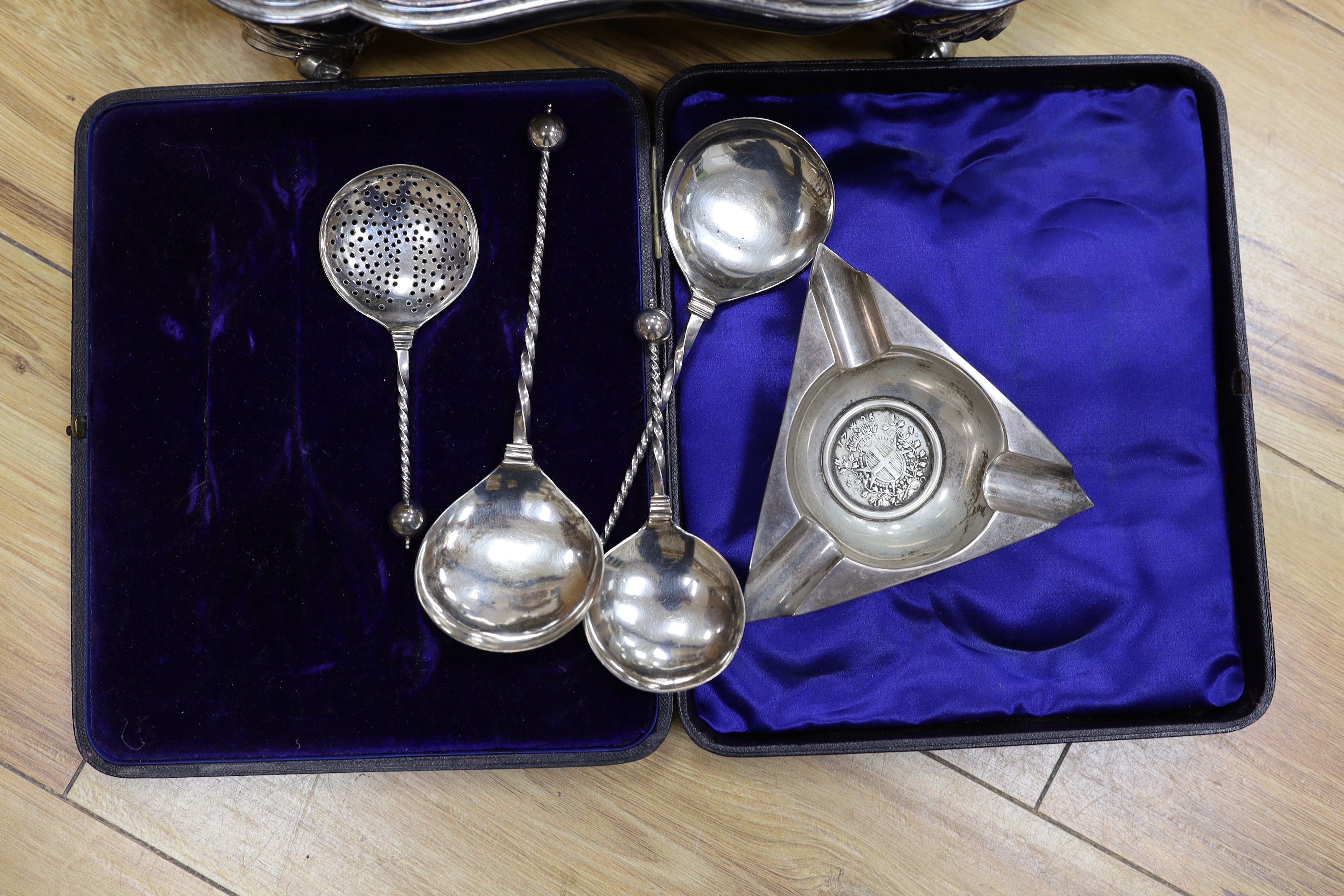 A collection of plated wares: an oval card tray, tureen and cover, cased four piece spoon desert set - Image 2 of 4