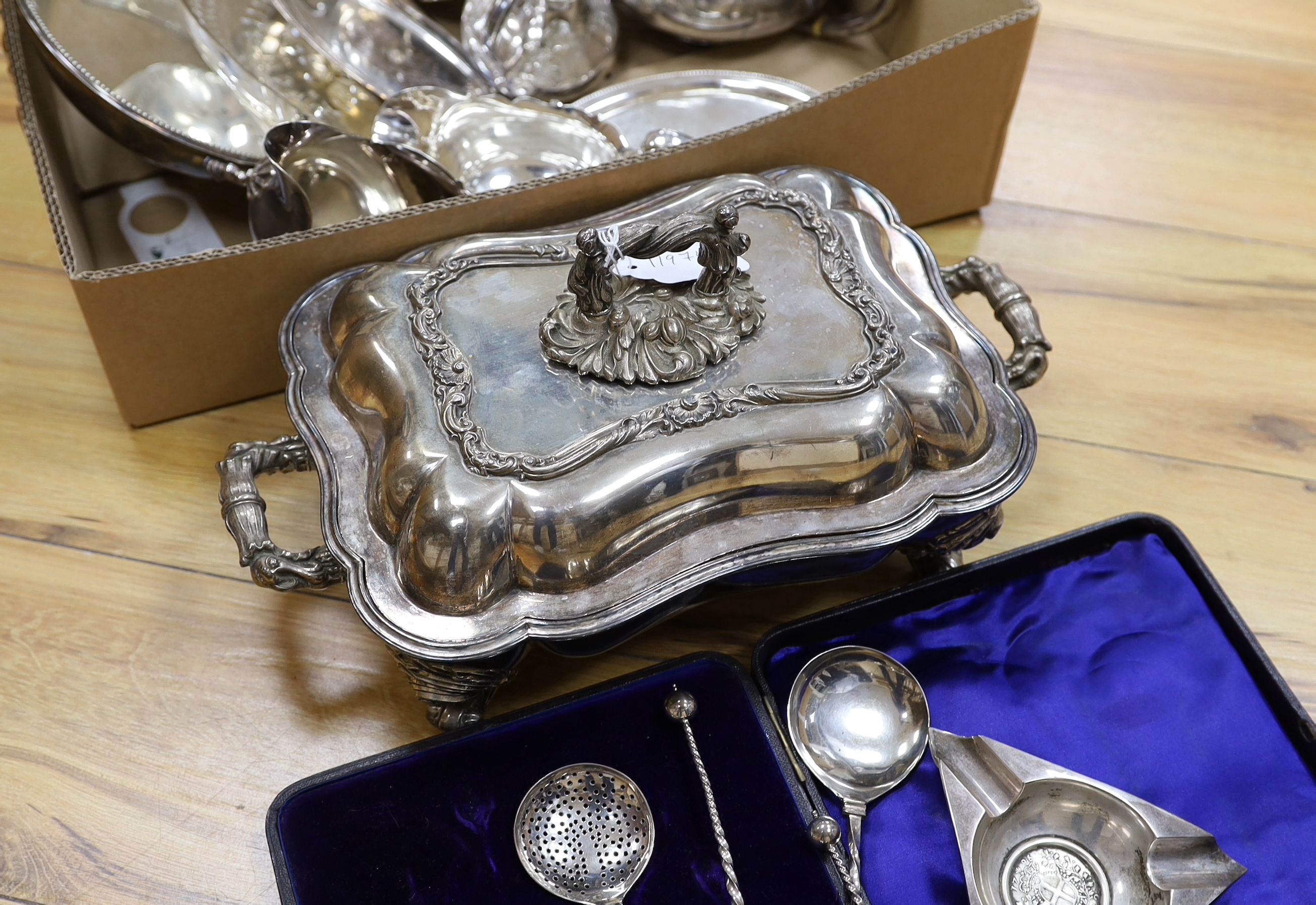 A collection of plated wares: an oval card tray, tureen and cover, cased four piece spoon desert set - Image 4 of 4