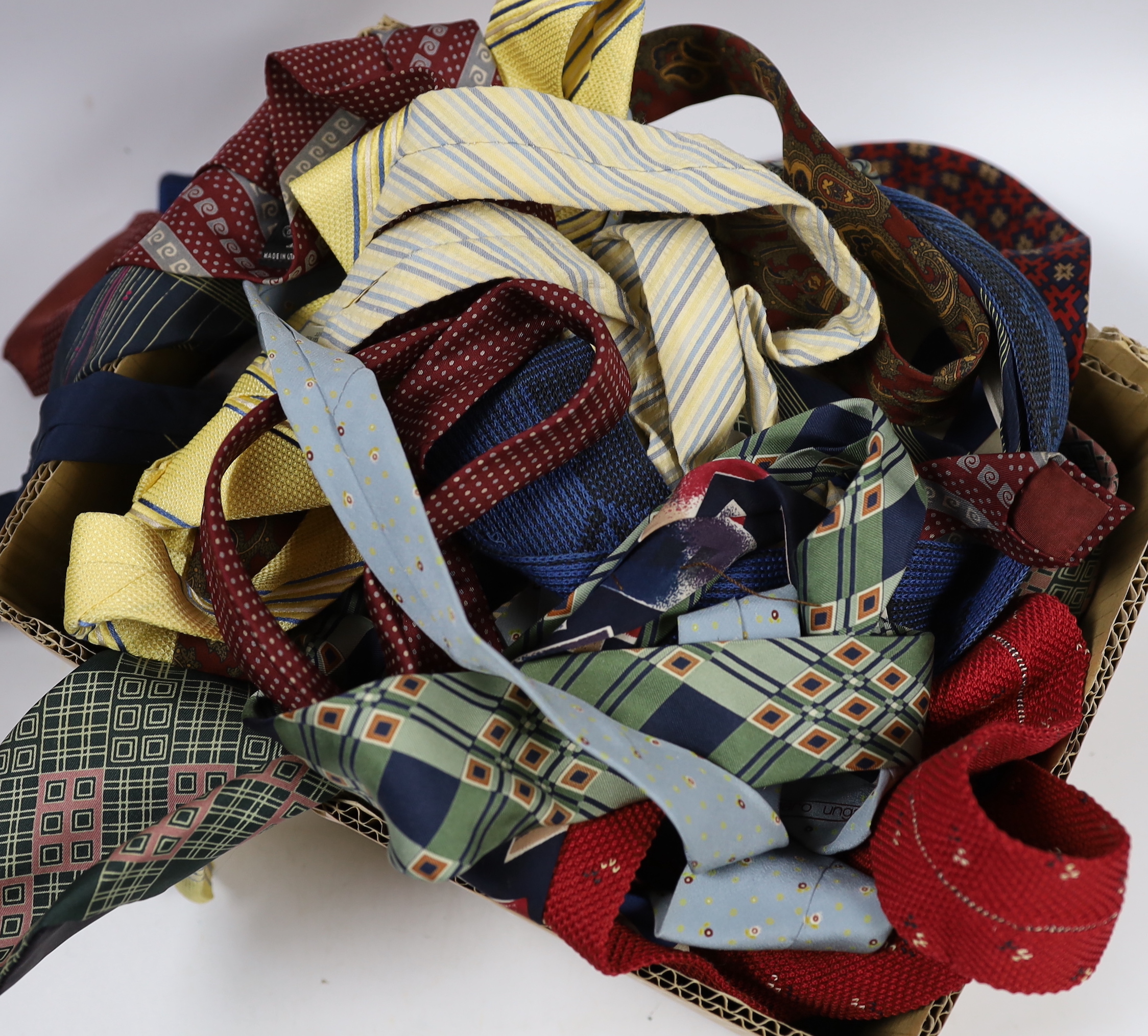 A collection of vintage and later silk ties, some designer including Jaeger, Pierre Cardin, Yves - Image 4 of 4