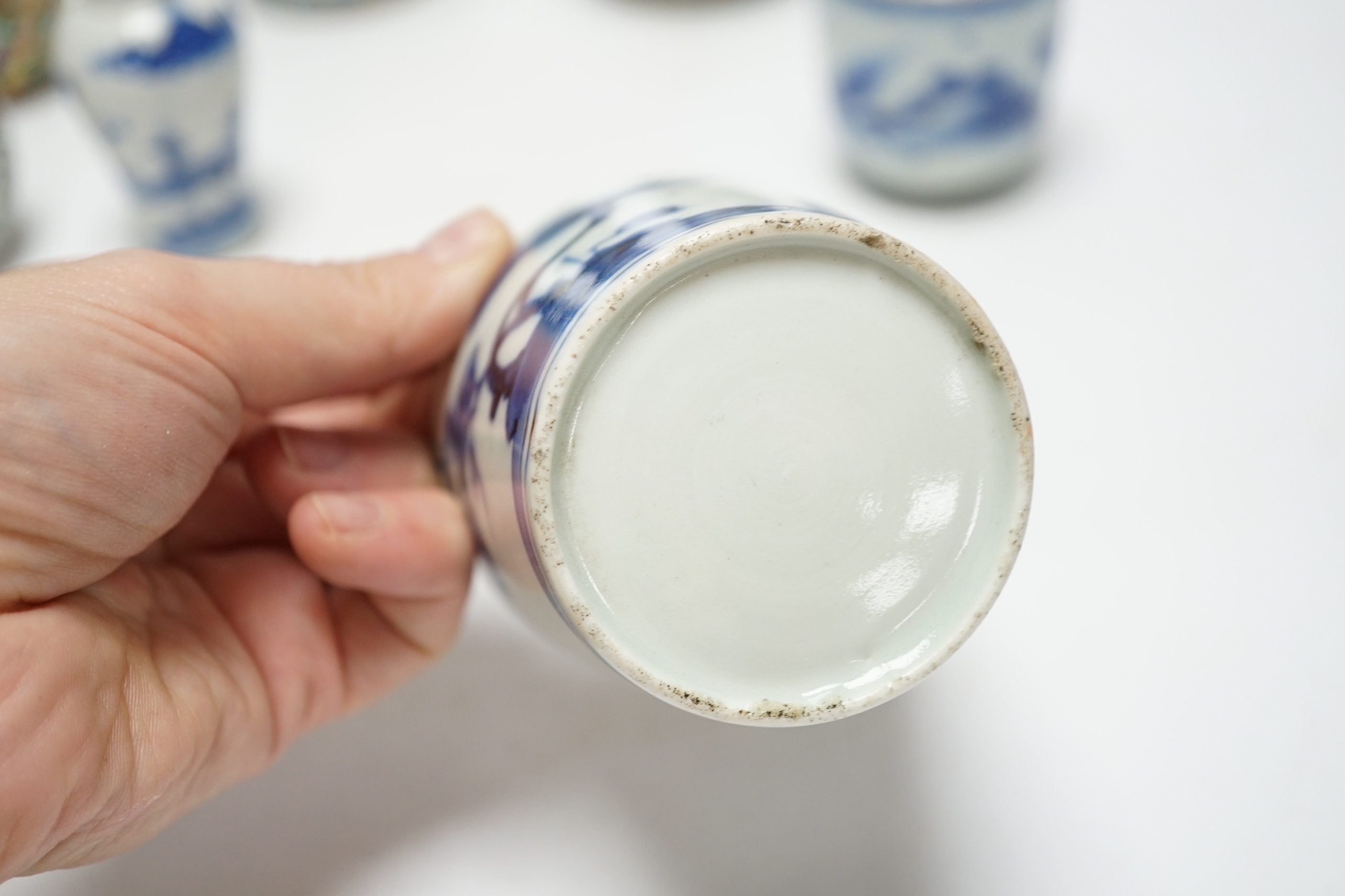 A group of Chinese famille rose small vases and blue and white items, late 19th/early 20th - Image 5 of 10