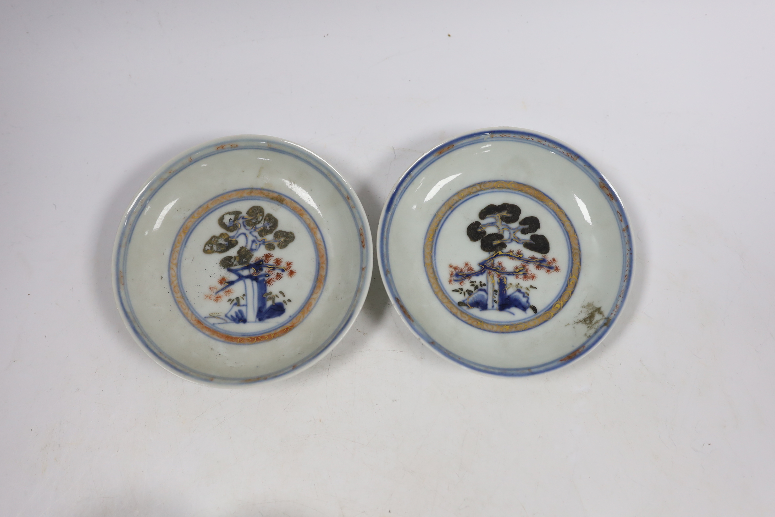 Two Chinese Nanking Cargo teabowls and saucers, Qianlong period - Image 3 of 5