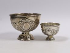 Two George V graduated small repousse silver rose bowls, Charles Boyton & Sons Ltd, London, 1919 &