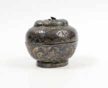 An 18th/19th century Thai silver and niello betel nut box, 5cm