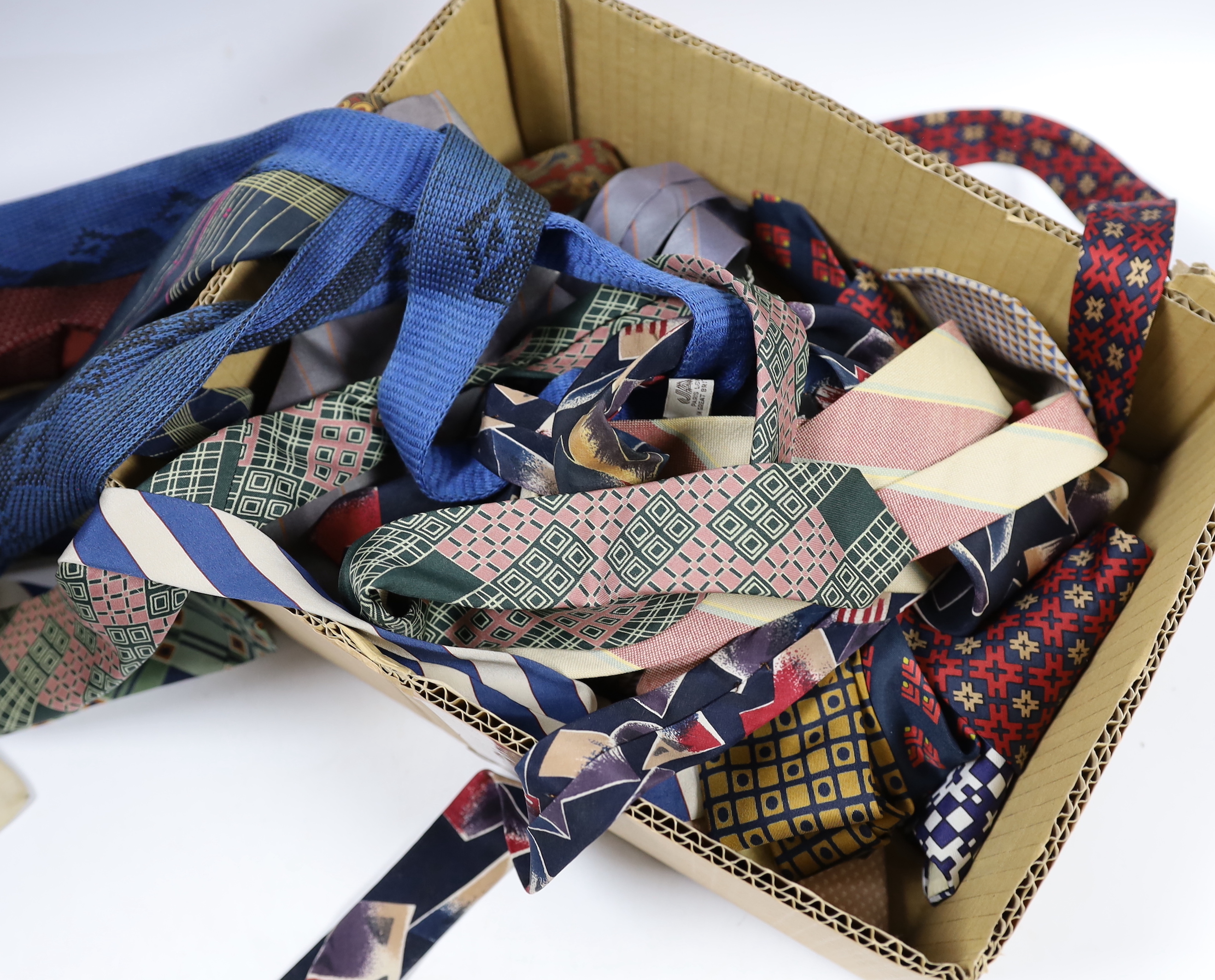 A collection of vintage and later silk ties, some designer including Jaeger, Pierre Cardin, Yves - Image 3 of 4