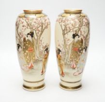 A pair of Japanese Satsuma pottery vases, early 20th century, 22cm