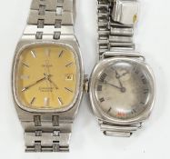 A gentleman's stainless steel Omega Seamaster quartz wrist watch, on Omega bracelet, no box or