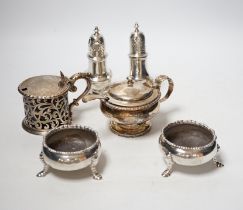 A collection of small silver items to include a pair of Georgian cauldron salts, two mustard pots