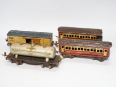 Lionel Lines gauge O tinplate American outline model railway, including seven items of rolling stock