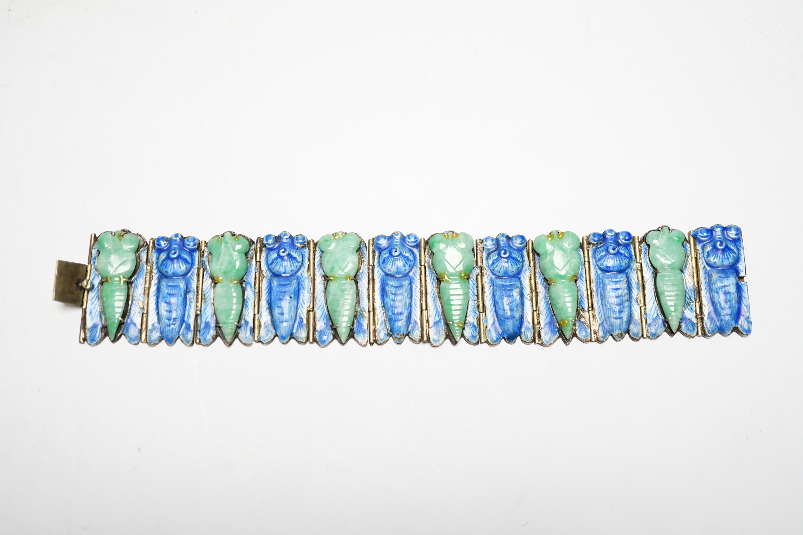 A Chinese gilt white metal, blue enamel and green hardstone set 'cicada' bracelet, 18cm. - Image 2 of 4