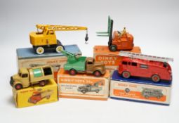 Five boxed dinky toys including (25x) breakdown lorry, (410) Bedford End Tipper, (555) Fire