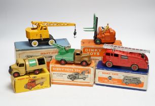 Five boxed dinky toys including (25x) breakdown lorry, (410) Bedford End Tipper, (555) Fire