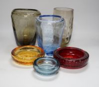 Seven pieces of Whitefriars ‘Controlled Bubble’ glass together with five other various pieces of