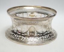 A George V Irish pierced silver dish ring, West & Son, Dublin, 1910, top diameter 18.3cm, 9.2oz.