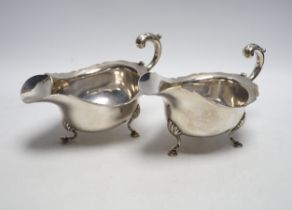 A pair of Edwardian silver sauceboats, Stewart Dawson & Co Ltd, London, 1909, length 18.1cm, 18.