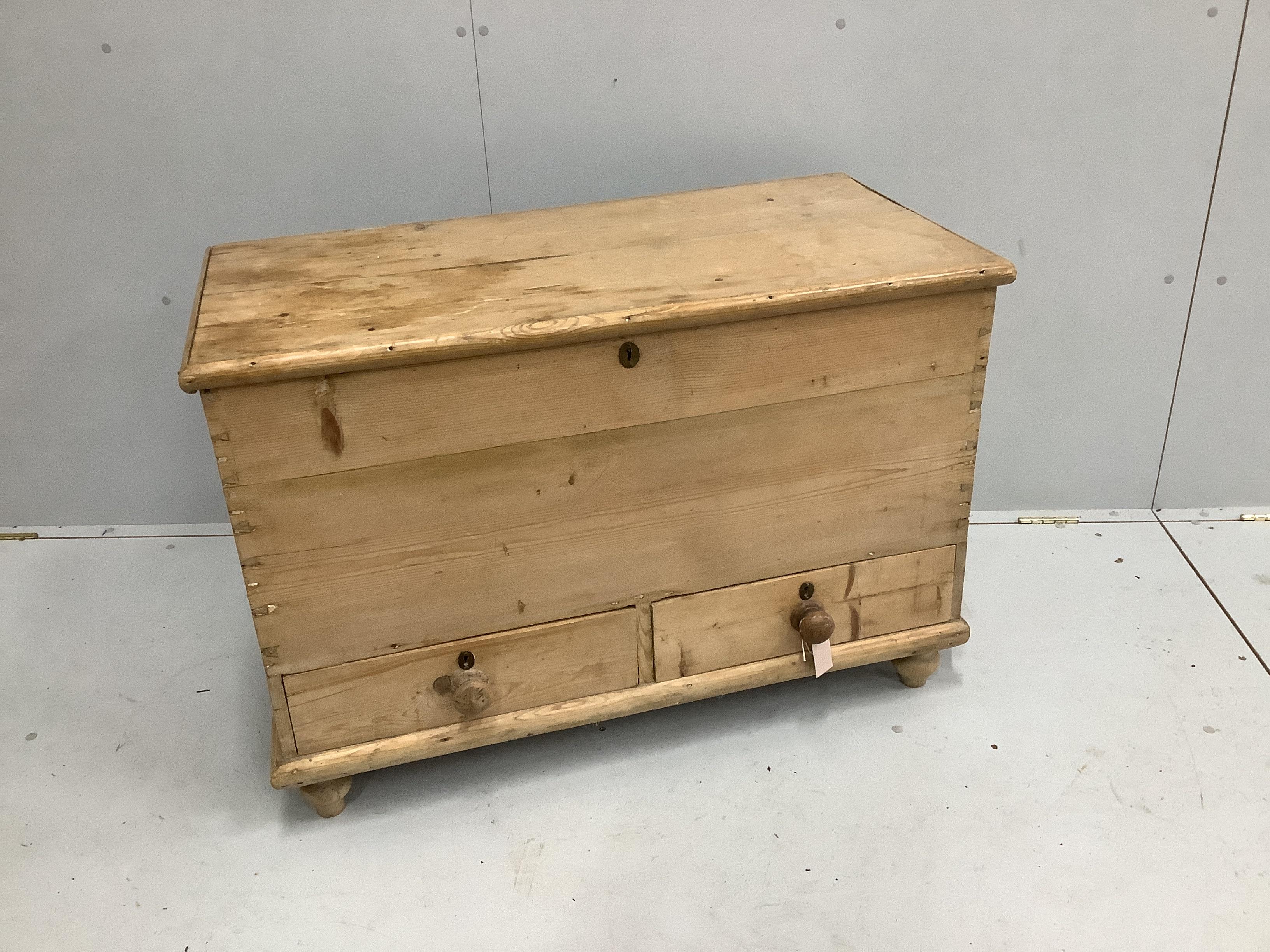 A Victorian pine mule chest, width 100cm, depth 52cm, height 69cm