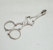 * * A pair of George V 18th century style silver scissors sugar nips, Sheffield, 1921, 94mm.