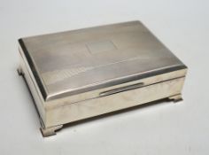 An Art Deco part engine turned silver rectangular cigarette box, Birmingham, 1937, 16.9cm.