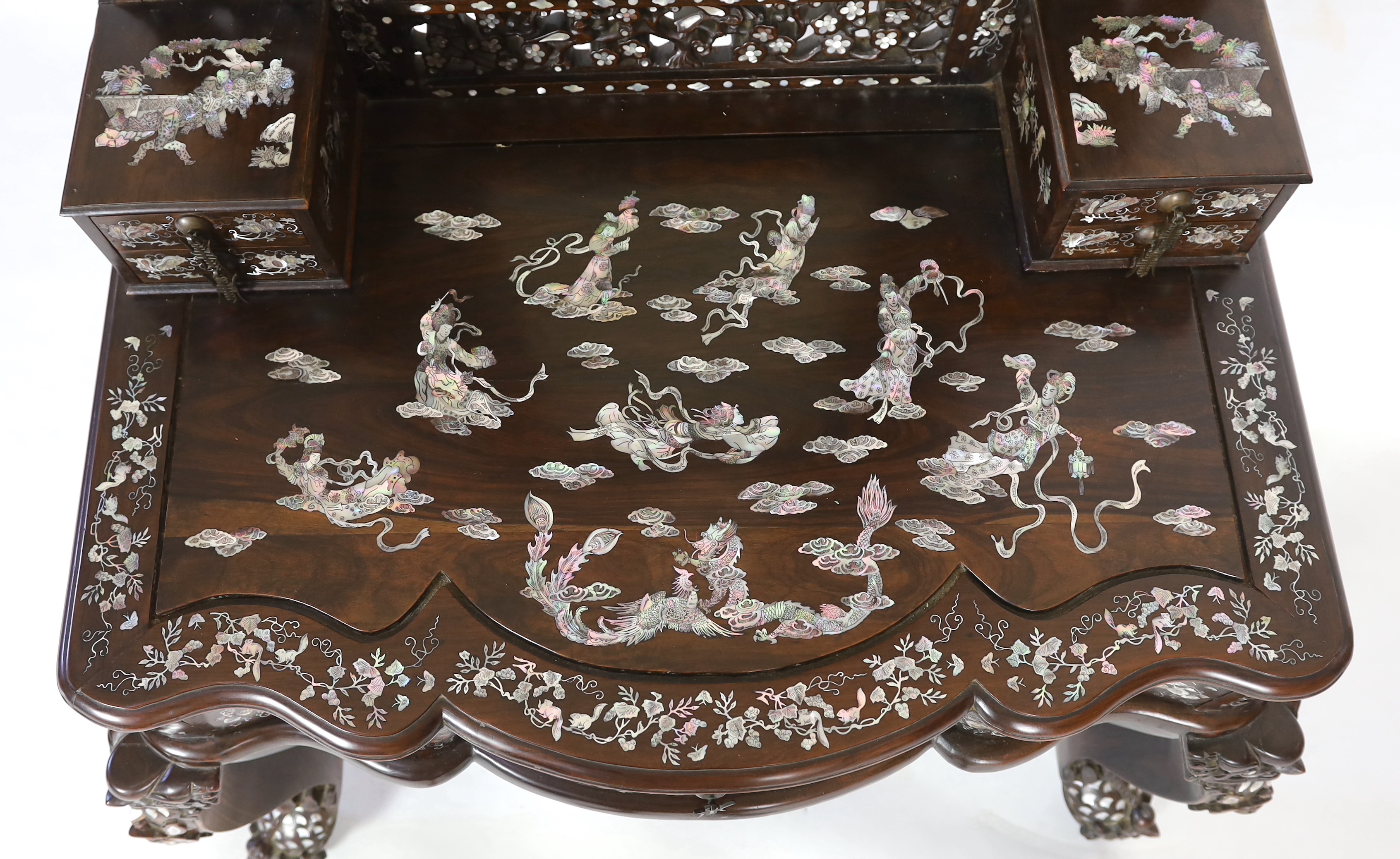 An impressive Chinese hongmu and mother of pearl inlaid dressing table, mid 20th century, the mirror - Image 3 of 4