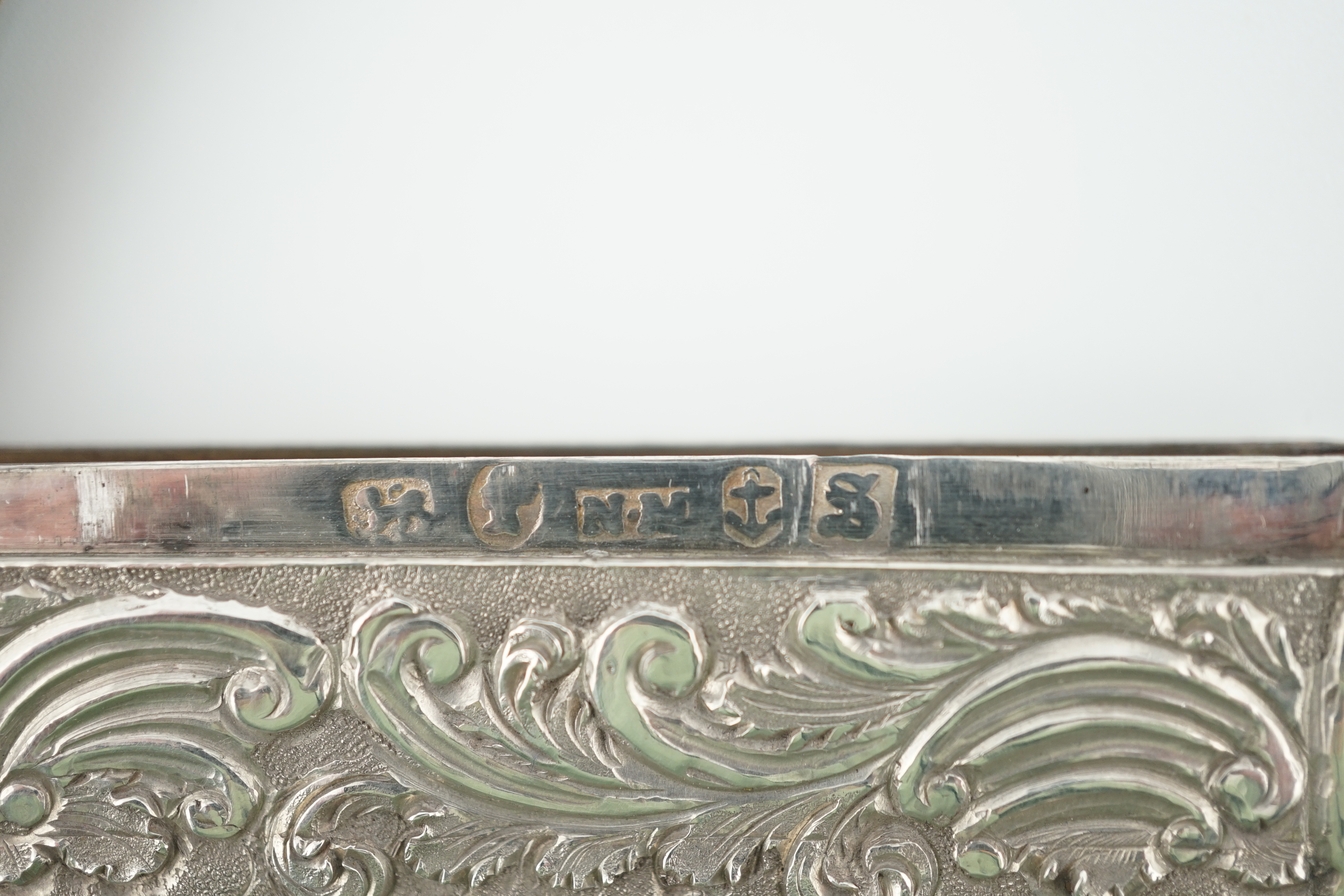 An early Victorian silver 'castle top' card case by Nathaniel Mills, embossed with scenes of Windsor - Image 6 of 7