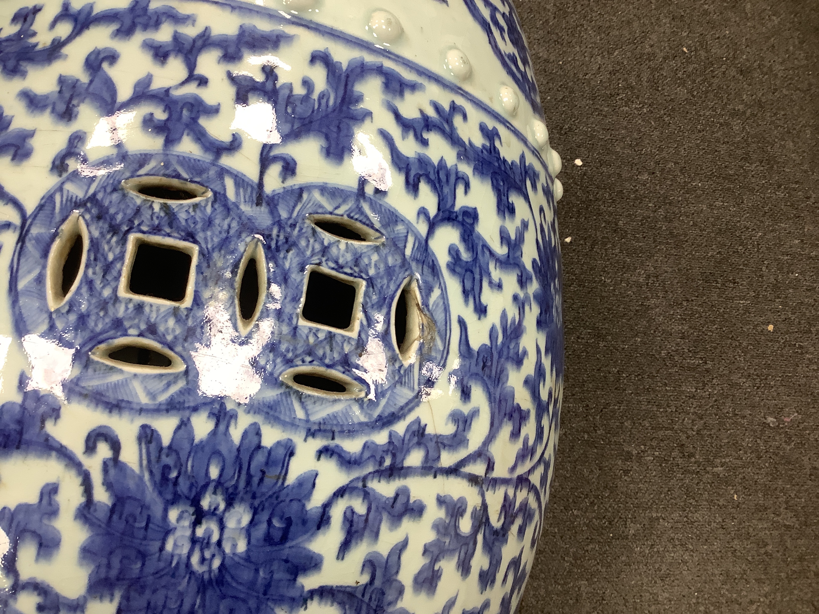 A Chinese blue and white porcelain stool, 19th century, painted with lotus flowers and scrolling - Image 5 of 5