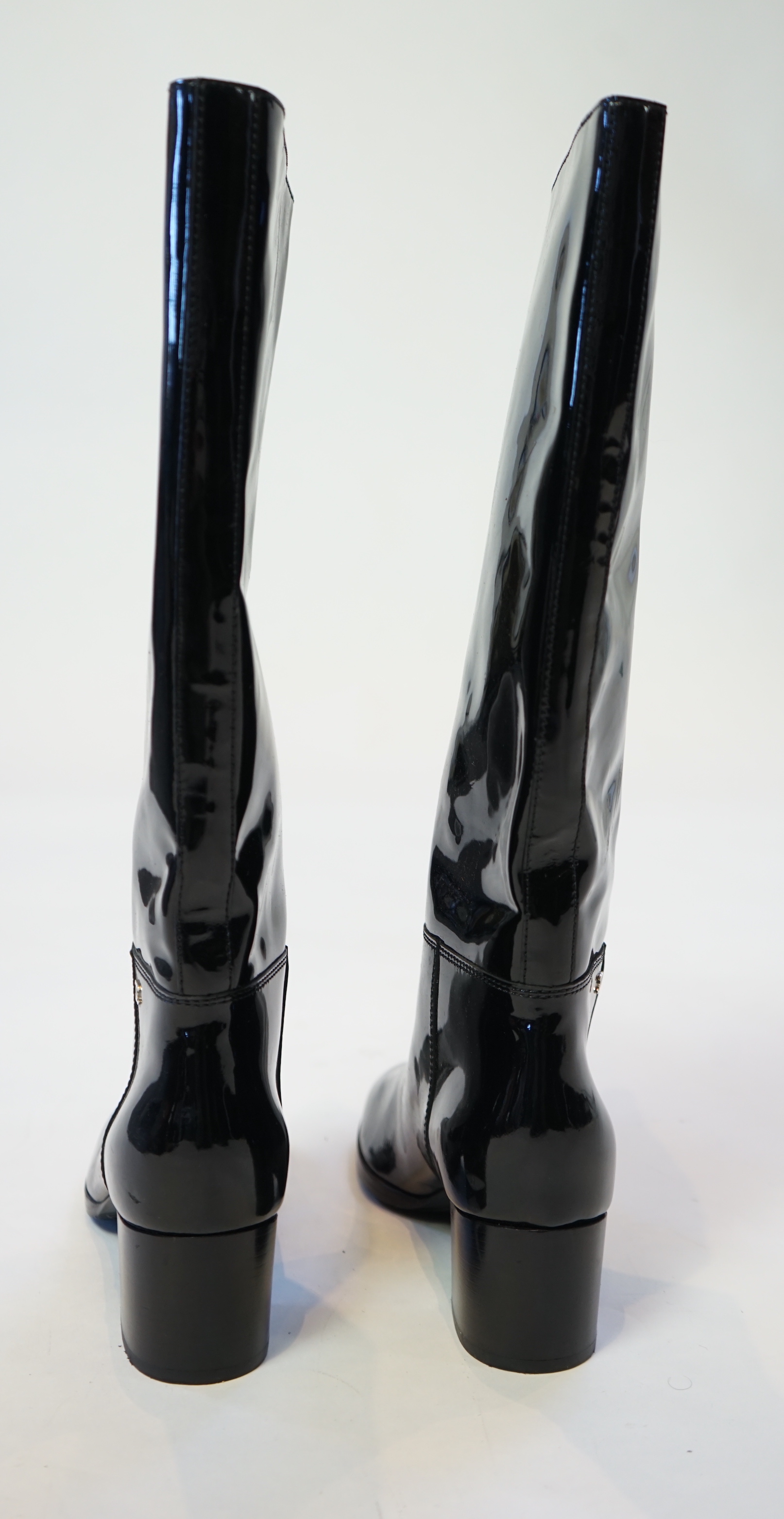 A pair of Chanel lady's black patent knee high mid heel rain boots, with CC to the outside ankle - Image 6 of 7