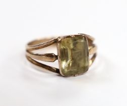 An antique yellow metal and single stone foil backed citrine ring, size K, gross weight 3.2