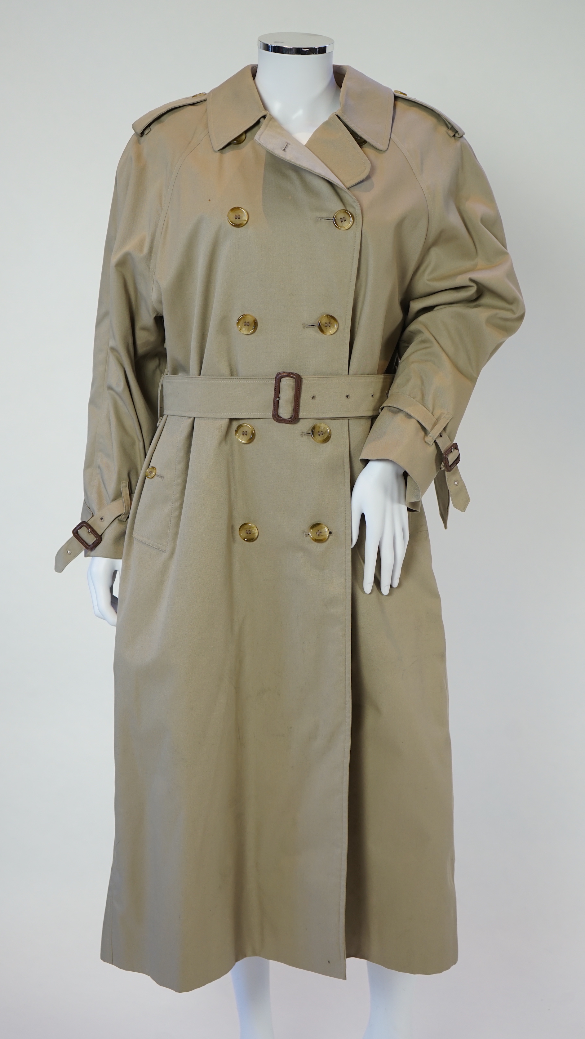 A lady's Burberry trench coat with padded detachable lining, c.2005, size 12***CONDITION REPORT*** - Image 6 of 6