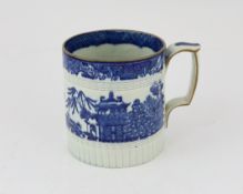 * * An early 19th century Staffordshire pearl ware Willow pattern tankard, c.1830Please note this