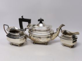 A George V silver three piece tea set, Joseph Gloster Ltd, Birmingham, 1912, gross weight 19.