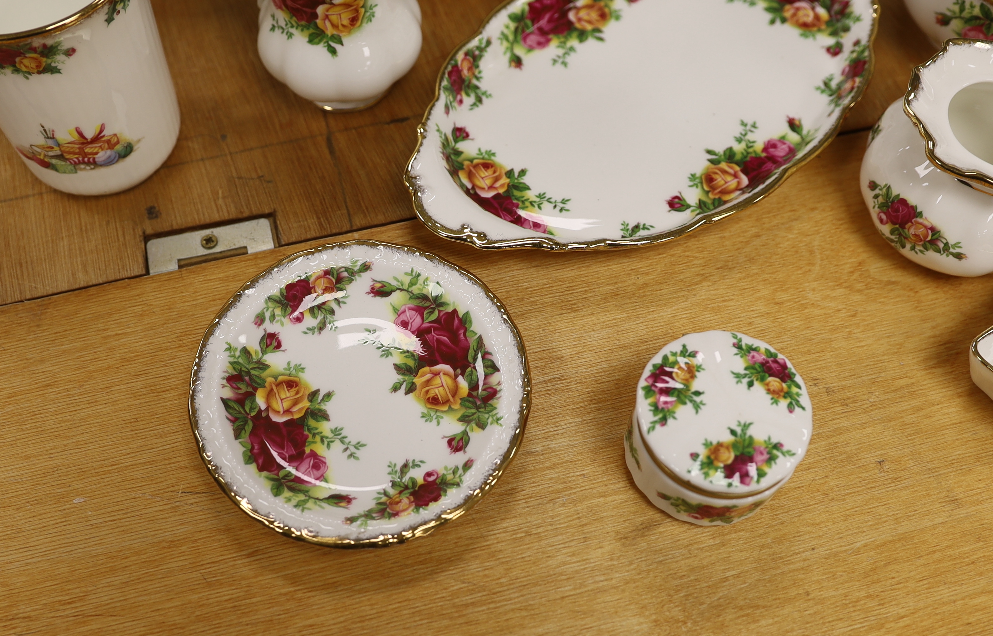 A Royal Albert 'Old Country Roses' tea service***CONDITION REPORT***PLEASE NOTE:- Prospective buyers - Image 2 of 7