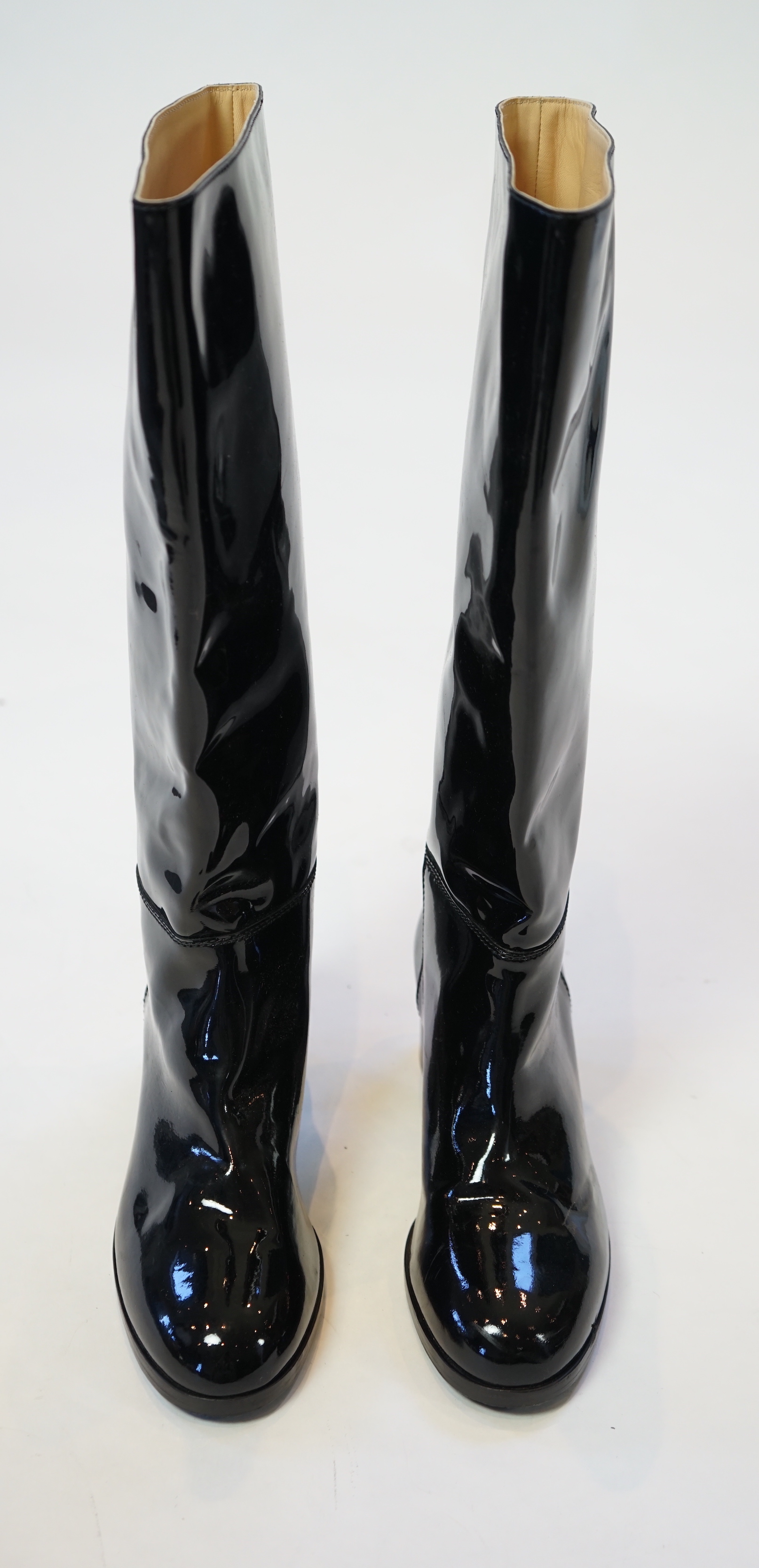 A pair of Chanel lady's black patent knee high mid heel rain boots, with CC to the outside ankle - Image 5 of 7