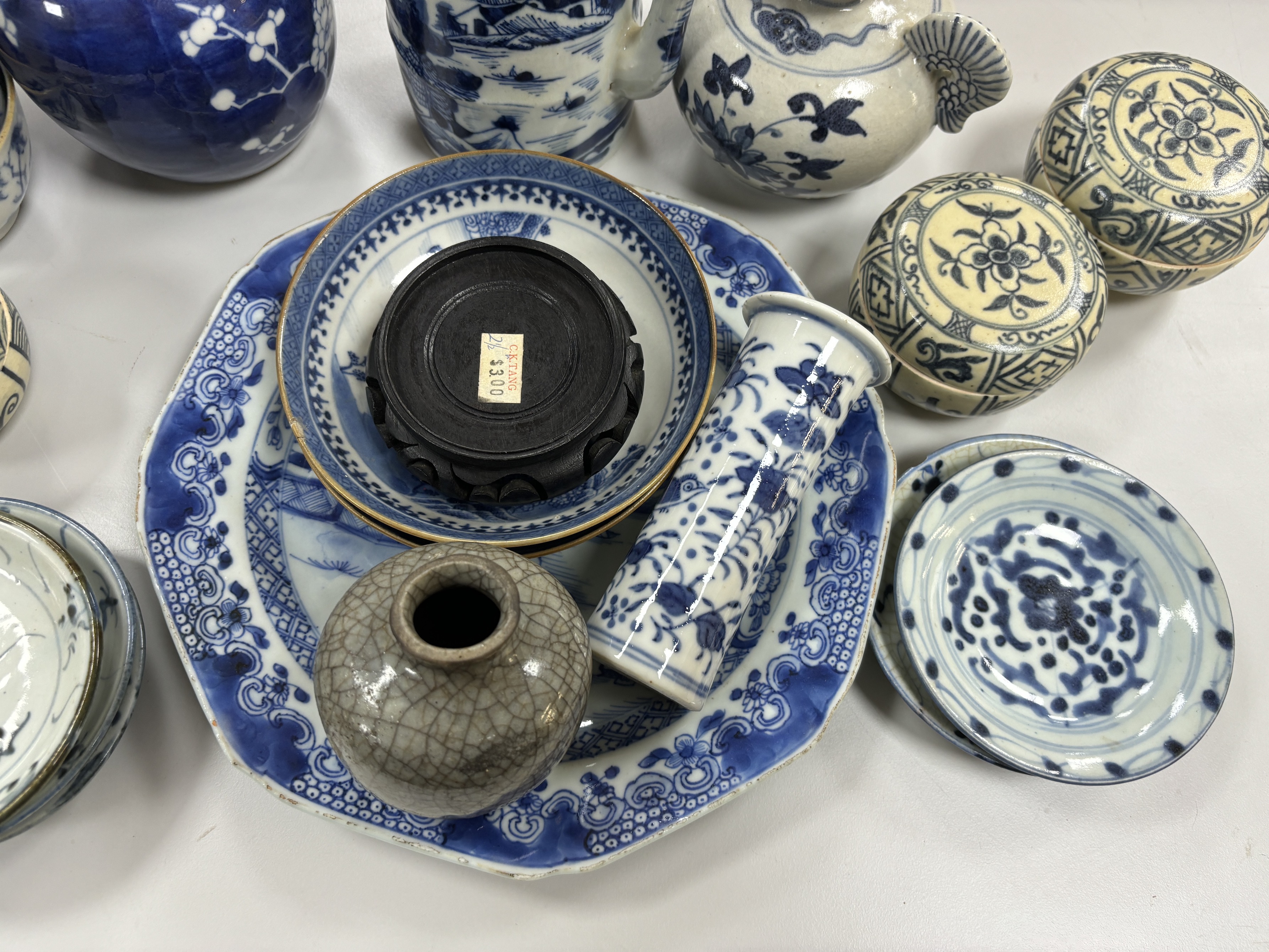 A quantity of Chinese and Annamese blue and white ceramics, 19th century and later - Image 2 of 6