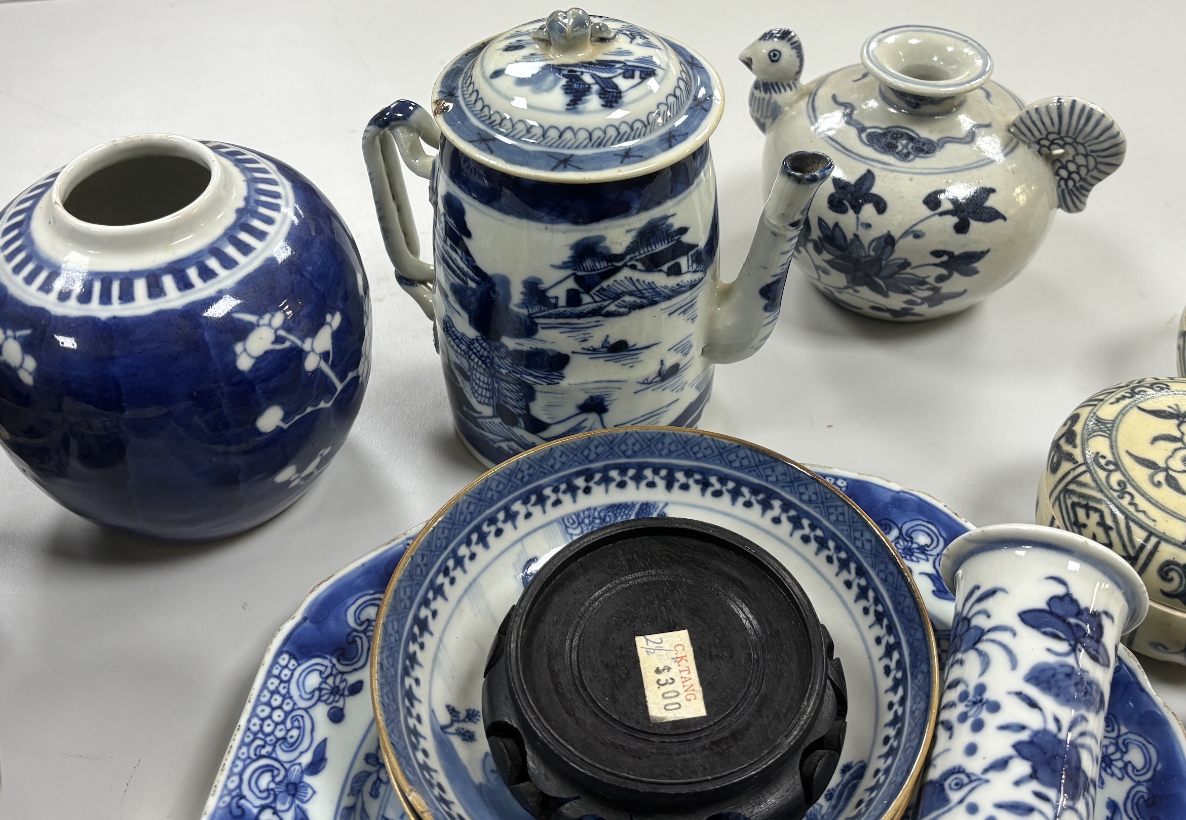 A quantity of Chinese and Annamese blue and white ceramics, 19th century and later - Image 5 of 6