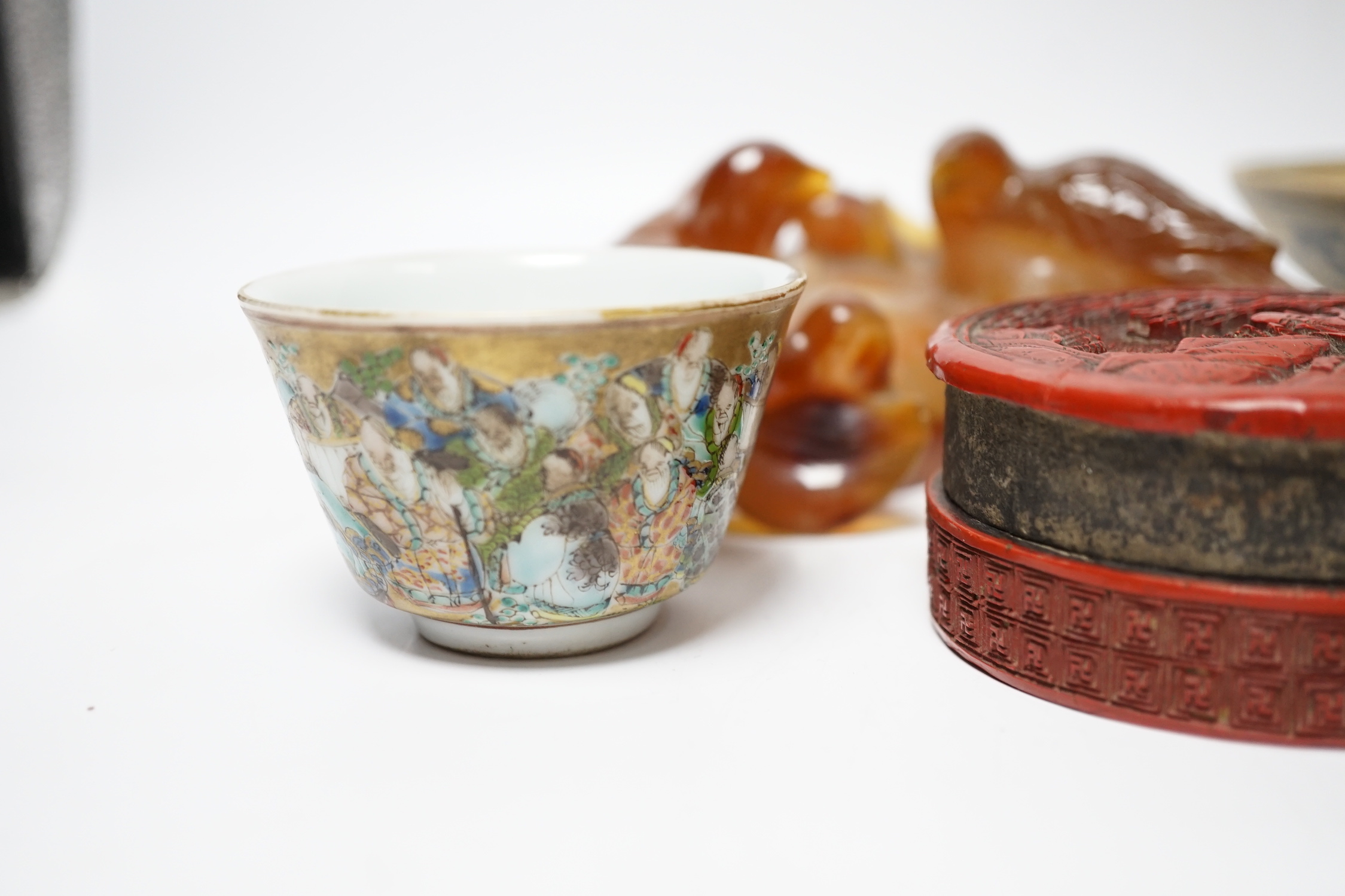 Eleven Chinese or Japanese items including; a bowl, a red lacquer box, an agate carving of a bird - Image 4 of 13