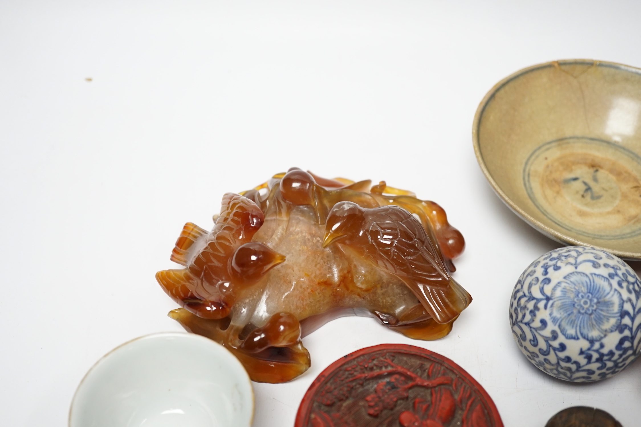 Eleven Chinese or Japanese items including; a bowl, a red lacquer box, an agate carving of a bird - Image 5 of 13