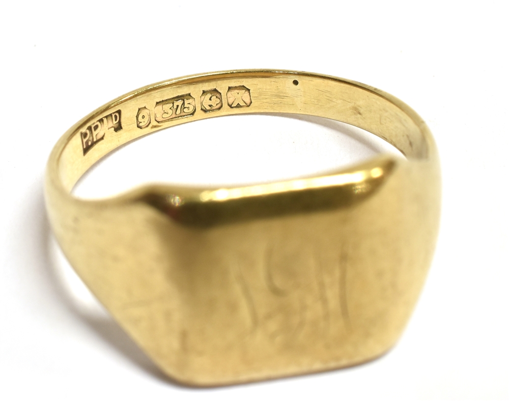 A 9CT GOLD SIGNET RING partial engraved letters to the bezel, hallmarked for Birmingham, date letter - Image 2 of 2