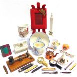 ASSORTED COLLECTABLES comprising eight pen knives; four pieces of crested china; two pocket