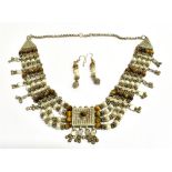 A YEMINI BAROQUE PEARL, TIGERS EYE COLLAR NECKLACE AND MATCHING EARRINGS The necklace of white metal