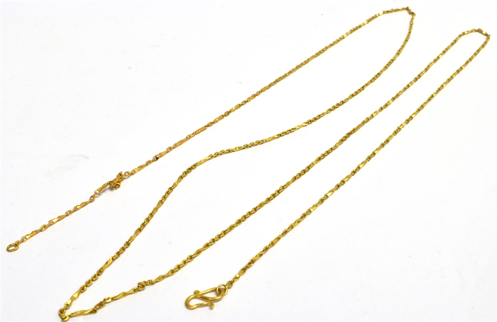 A YELLOW METAL, FANCY FINE LINK LONG CHAIN The chain measuring 86cm in length with hook clasp weight