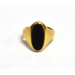 AN 18CT GOLD SIGNET RING black hardstone bezel, hallmarked for Birmingham, ring size I ¼ weight 7.
