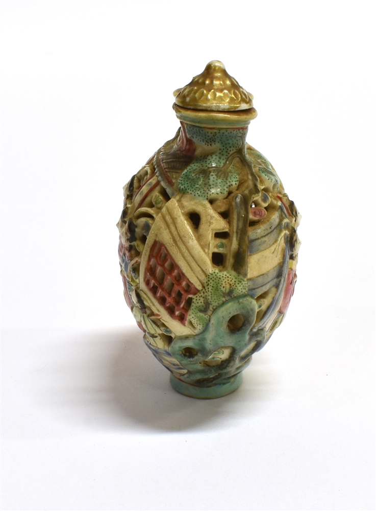 A CHINESE DOUBLE SNUFF BOTTLE the reticulated body decorated with figures and buildings and - Image 6 of 8