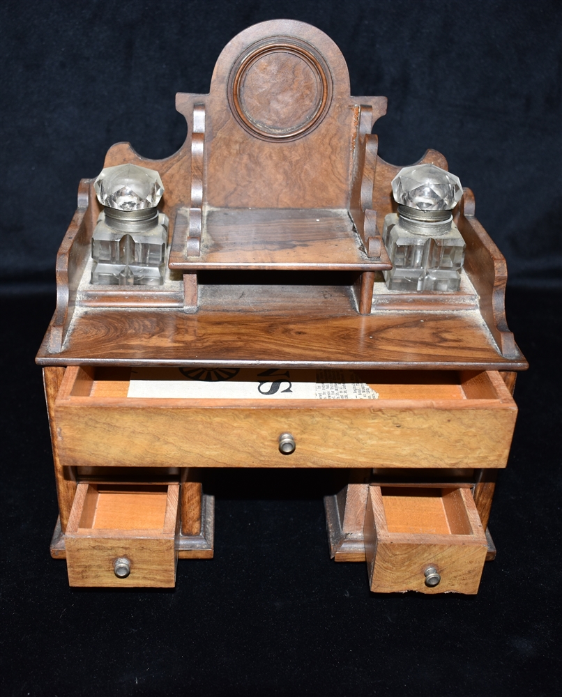 A VICTORIAN OLIVEWOOD 'APPRENTICE PIECE' DESK STAND fitted with two inkwells, 24cm wide Condition - Image 3 of 4